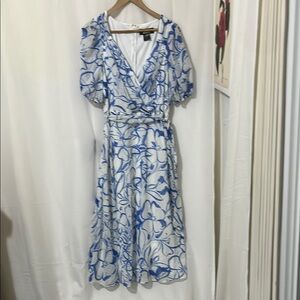 DKNY White and Blue Floral Flowy Dress with Belt a318